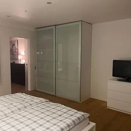Appartement Tritt Ein Bring Glueck Herein - Exquisite 75 Qm - Messenaehe - Parkplatz - Flughafennaehe *